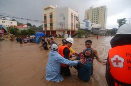 Sampah Banjir 10 Bulan Lalu Belum Diangkat, Banjir Ancam Manado