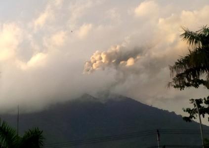 Gunung Gamalama Meletus, Jadwal Bandara Babullah Ditutup Hingga Besok