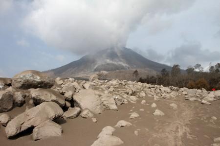 Sempat Erupsi, Aktivitas Gunung Sinabung Kembali Menurun