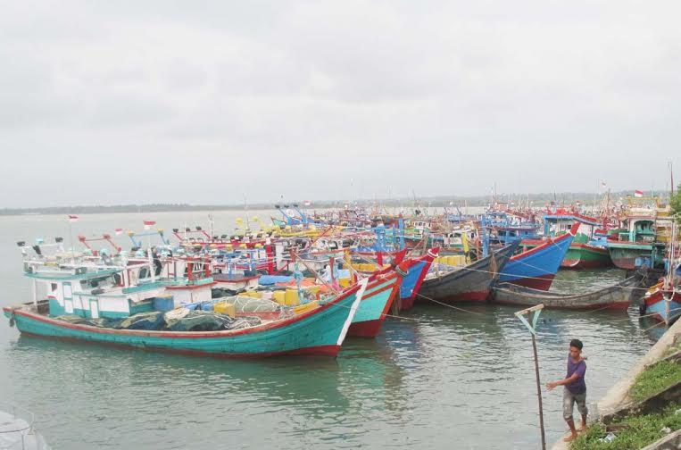 Gelombang Setinggi 4 Meter Bikin Nelayan Lhokseumawe Menganggur