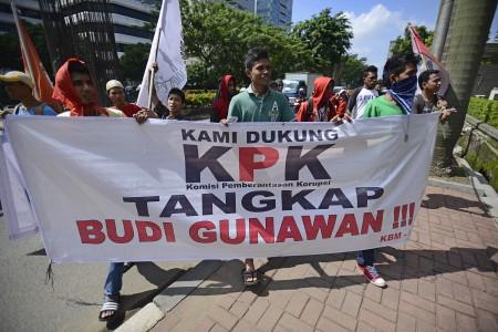 Gugat KPK, Polisi Dituding Lawan Perintah Presiden