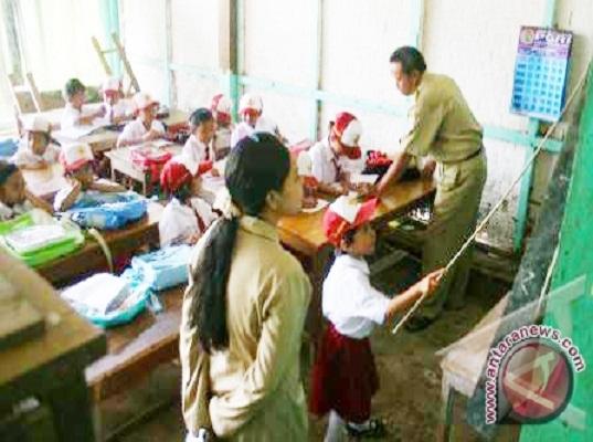 Jokowi Lepas 800 Guru Garis Depan untuk Mengajar di Wilayah Terpencil