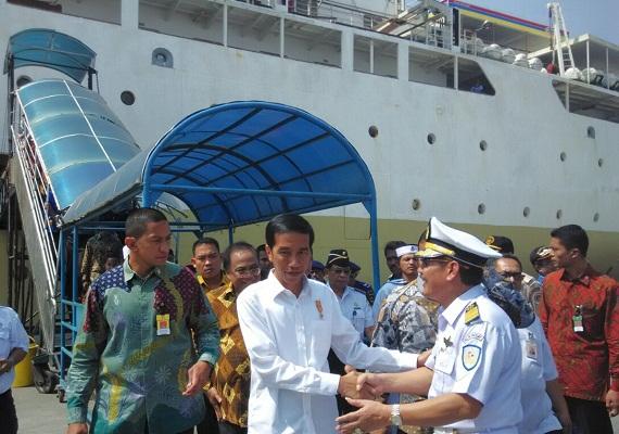 Durasi Bongkar Muat Masih Lama, Jokowi Ancam Copot Menteri