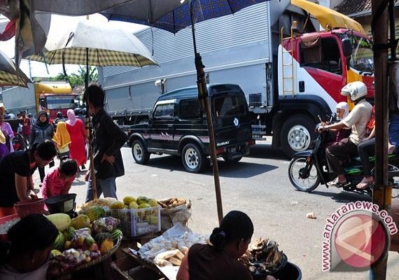 Polres Cilacap Antisipasi Kemacetan Pasar Akibat Tumpah