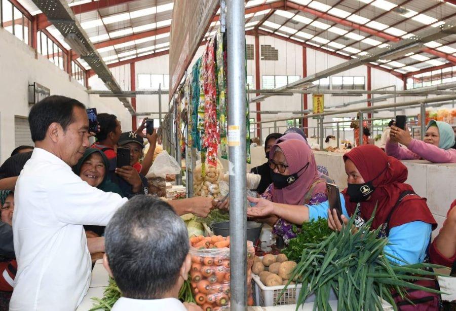 Jokowi: Harga Bahan Pokok di Pasar Tradisional Mulai Turun 