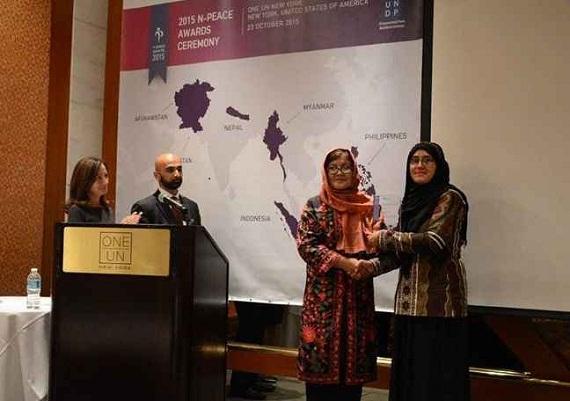 Maryam Dorani and Hasina Nikzad during N peace award receiving