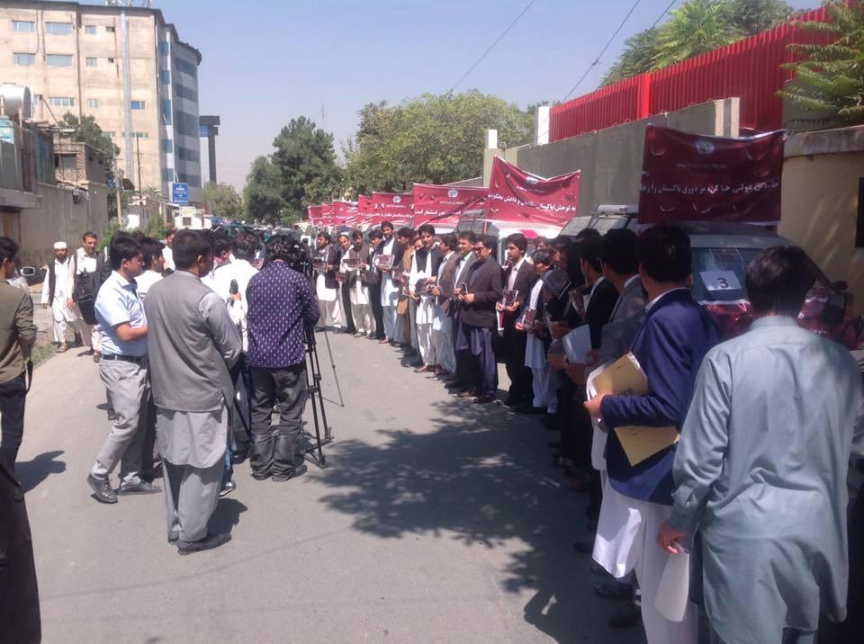 Aksi protes warga Afghanistan yang memboikot produk asal Pakistan. (Foto: Afghan Journalist)