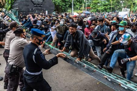 Demo UU Cipta Kerja di Semarang, Ratusan Demonstran Ditangkap