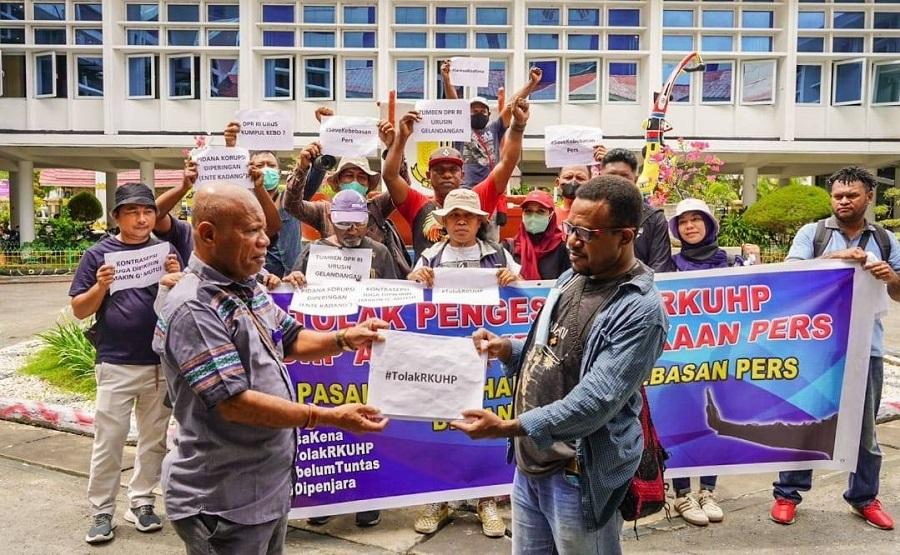 Jurnalis Papua dan Papua Barat Unjuk Rasa Tolak Pengesahan RKUHP