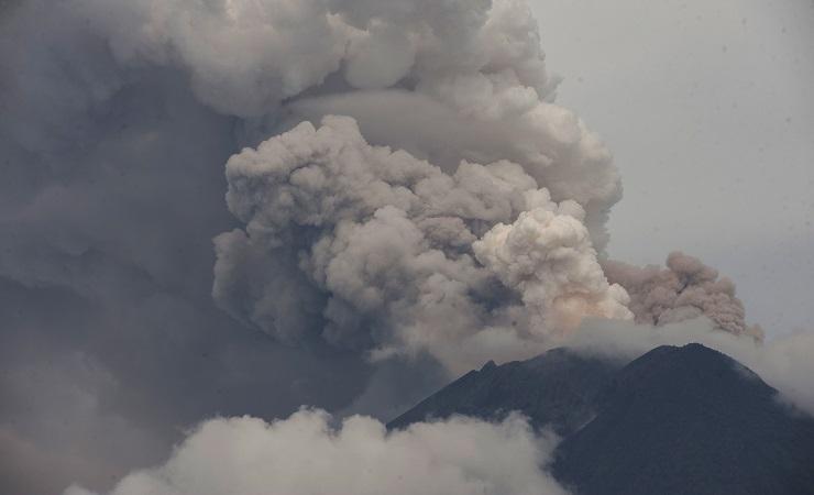 Erupsi Gunung Agung, Jokowi Minta Tak Ada Korban, Akan Ada Evakuasi Paksa