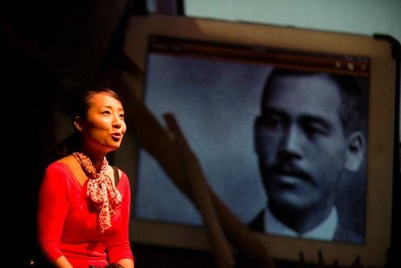 Actor Arisa Yura on stage in front of a photograph of Murakami. (Photo: Miho Watanabe)