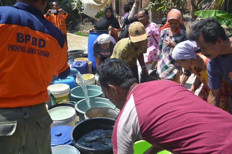 Ribuan Warga Cilacap Tunggu Bantuan Air Bersih