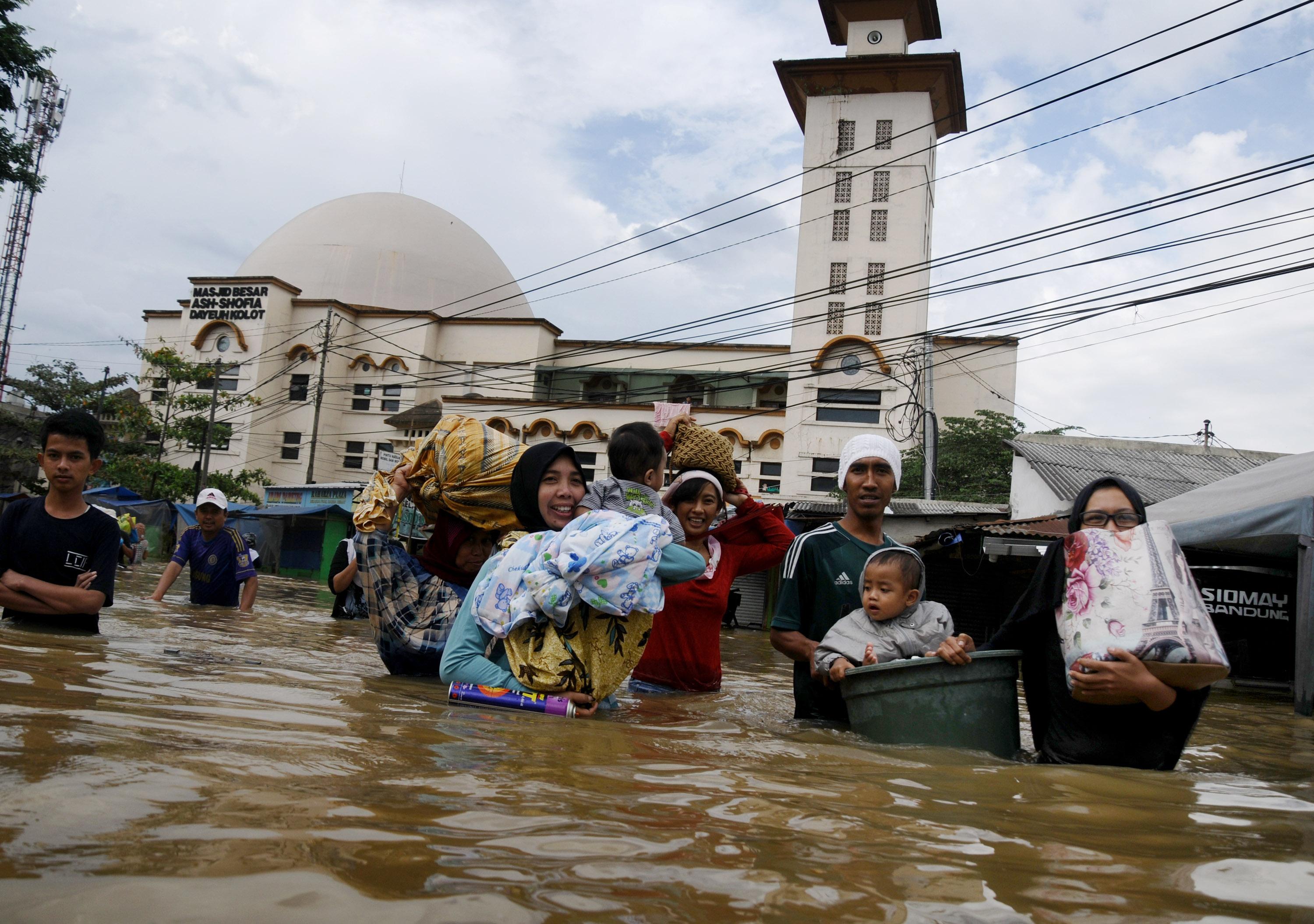 Pengungsi Banjir Kabupaten Bandung Capai 15 Ribu Orang