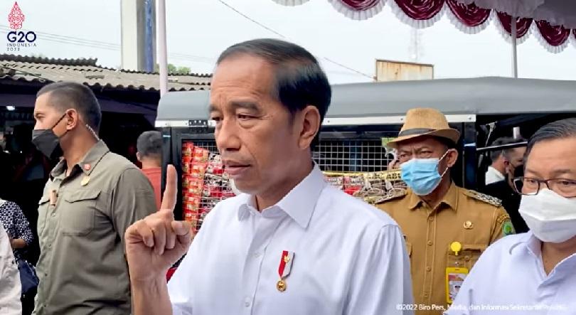 Bantuan Modal Kerja,  Presiden Jokowi di Pasar Sukamandi, Kabupaten Subang, Jabar, Selasa (127/22). 