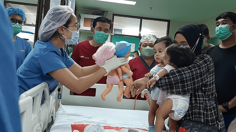 Bayi kembar siam 11 bulan  Zahira dan Zaina bersiap menjalani operasi pemisahan di  RSHS, Bandung, J