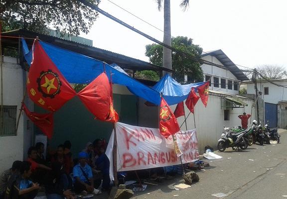 Aksi Premanisme Bubarkan Demo Buruh di Tangerang