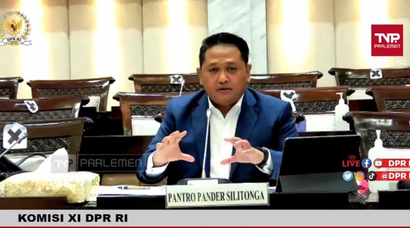 Calon Anggota DK OJK Pantro Pander Silitonga saat fit and proper test oleh DPR. Kamis (7/4/2022). (F