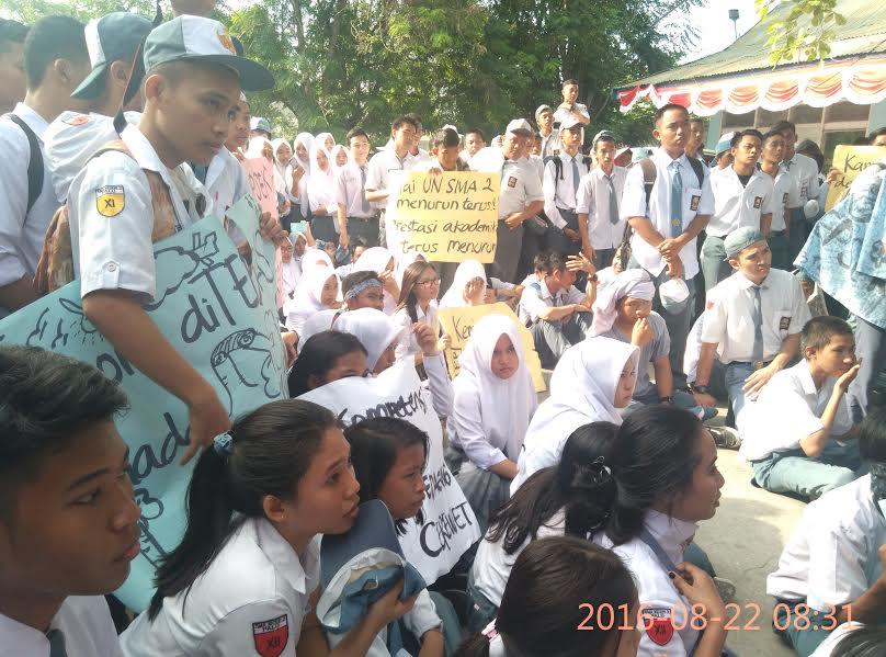 Pangkas Dana Osis dan Tebangi Pohon, Ratusan Siswa Demo Kepala Sekolah di Palu
