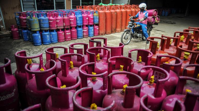 Ilustrasi: Distribusi gas elpiji nonsubsidi di salah satu agen di Jalan Emong, Lengkong, Bandung, Ja