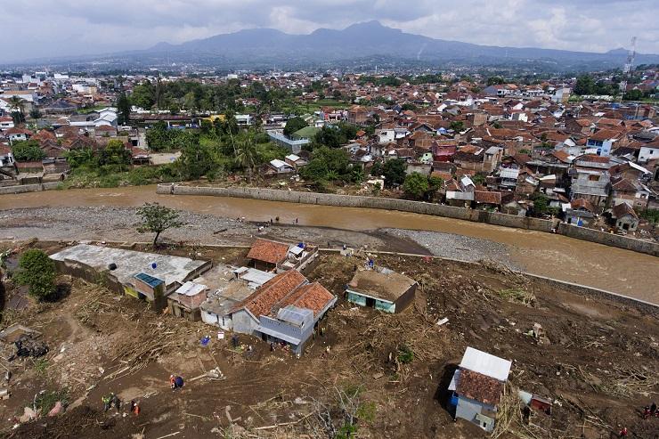 Banjir Bandang karena Alih Fungsi Lahan, Pemkab Garut Salahkan Perhutani