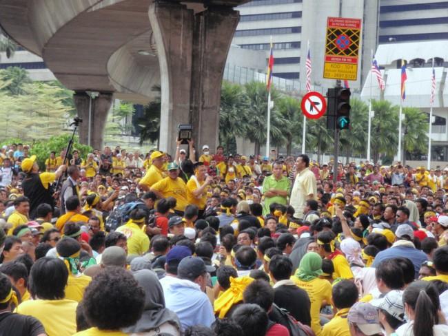 Polisi Malaysia Tangkap Pengacara Anti-Najib