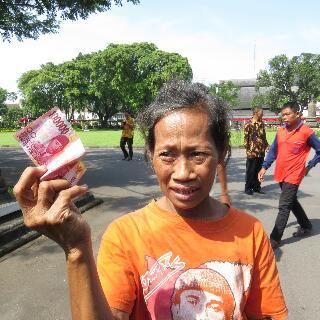  Gelar "Open House", Jokowi Bagi Sembako dan Uang