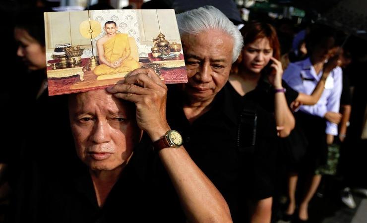 Thailand mourns the loss of King Bhummipol Adujadej (Photo: Antara)