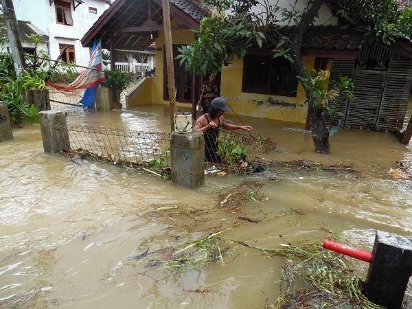 Pasca Banjir-Longsor, Jalan Pandeglang-Anyer Dibuka Lagi