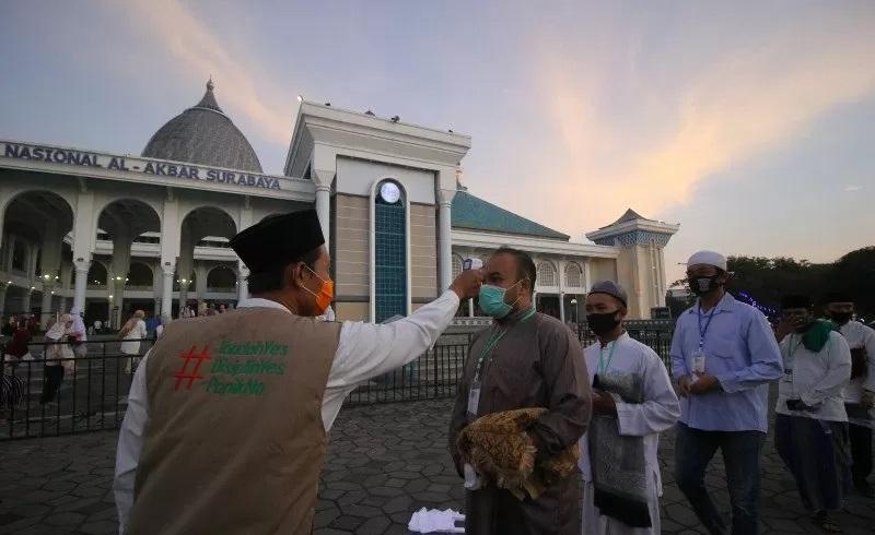 Khofifah Izinkan Ribuan Desa Gelar Salat Idulfitri di Masjid