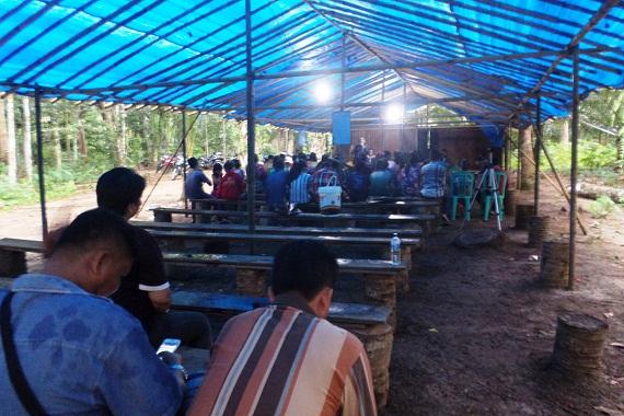 Dozens of Acehnese Christians, men, women and children have gathered for a service on the eve of Eas