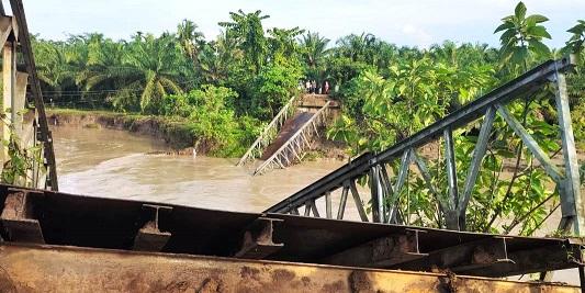 Sebuah Jembatan di Kabupaten Aceh Utara Putus Diterjang Banjir