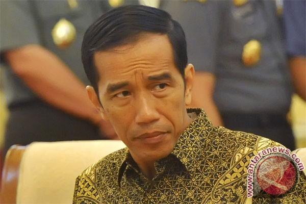 Aparat Sweeping Atribut, Jokowi: Jangan Berlebihan, Hormati HAM!