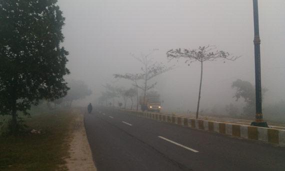 Kabut asap tebal mengepung Kota Pangkalan Bun di pagi hari. Asap baru reda sekitar pukul 09.00 WIB/F