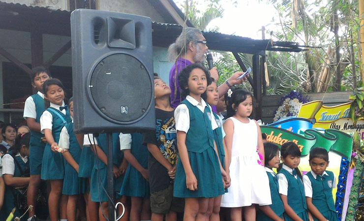 Ketua Komnas Perlindungan Anak, Arist Merdeka Sirait bersama teman sekelas Angelina lakukan deklaras
