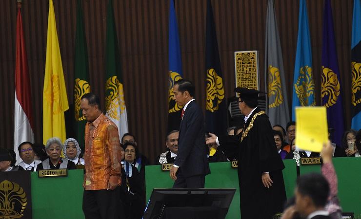 Ketua BEM UI Sebut Aksi Peluit dan 'Kartu Kuning' itu Spontanitas untuk Kritik Jokowi