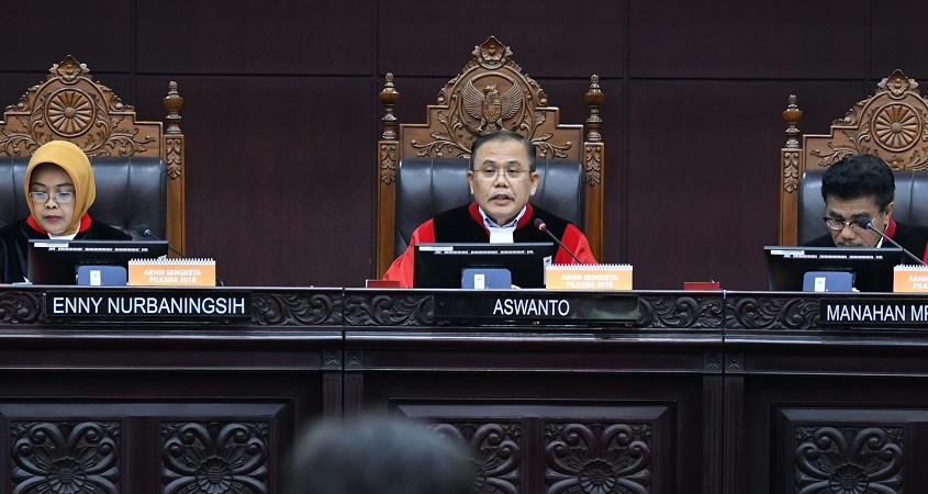 Tuai Kritik, DPR Tetap Lanjutkan Pemberhentian Hakim MK Aswanto