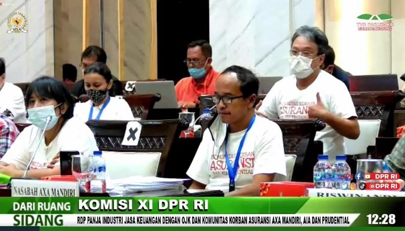 Komunitas nasabah asuransi berbicara pada saat RDP dengan Komisi XI DPR, Senin (06/12/2021). (Foto:D