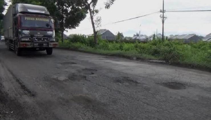 Puluhan KM Jalan Nasional di Jombang Rusak Parah