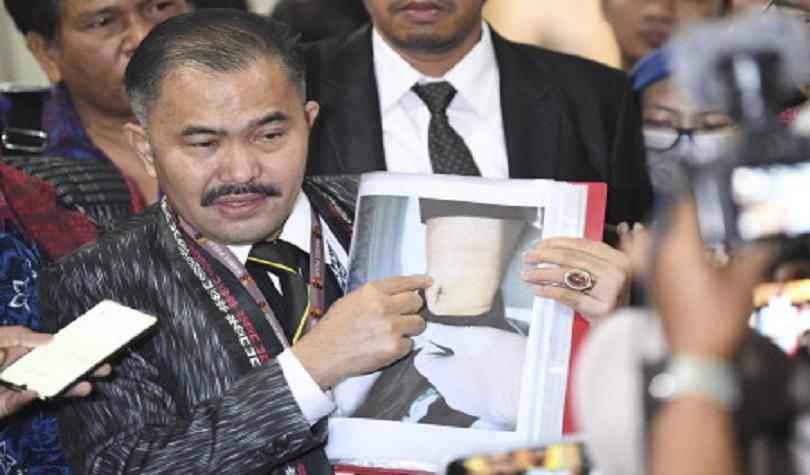 Kuasa hukum keluarga Brigadir J, Kamaruddin Simanjuntak usai pelaporan di Bareskrim Polri, Jakarta, 
