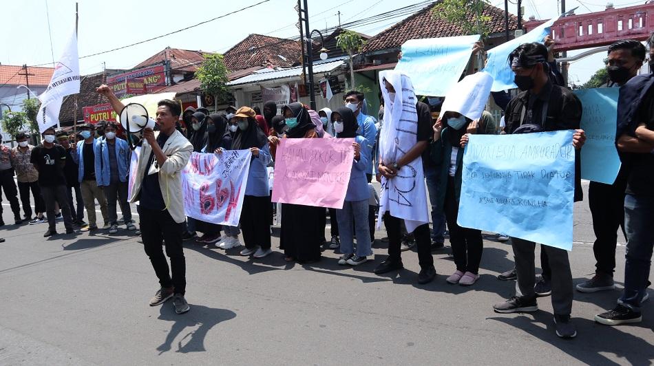 Demo Mahasiswa Jombang: Jangan Ada Lagi Krisis Moneter
