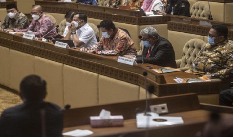 Mendagri Tito Karnavian bersama  KPU, DKPP, Bawaslu RDP  Komisi II DPR di Senayan, Jakarta, Rabu (13