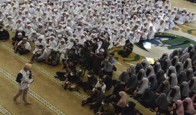 Menparekraf Sandiaga Uno memberikan pelatihan Santri Digitalpreaneur Indonesia di Masjid Al-Fattah P