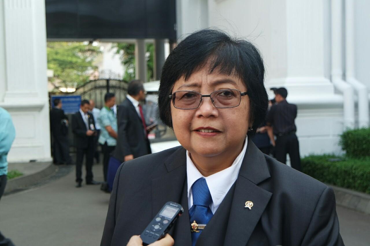 Menteri Siti Targetkan Permen Kantong Plastik Berbayar