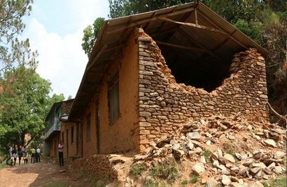 Kondisi salah satu sekolah di Dhading Nepal, salah satu daerah yang paling parah kondisinya pasca ge