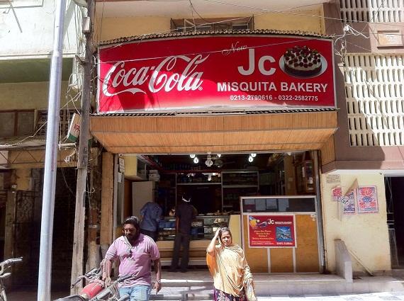 Toko roti JC Misquita yang membuat roti yang disantap Umat Kristen di Karachi saat Paskah. (Foto: Na