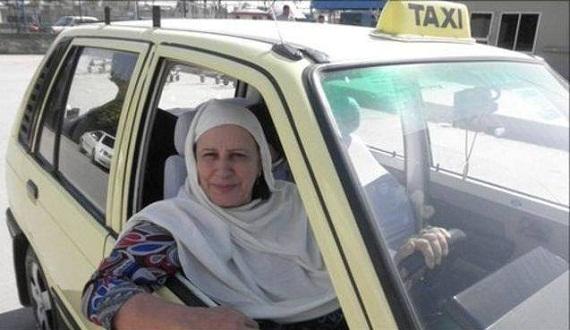 Zahida Kazmi, the first female taxi driver in Pakistan. (Photo: Facebook)