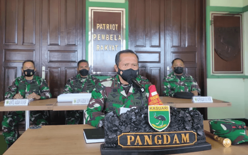 Pangdam Kasuari I Nyoman Cantiasa, konpers penyerangan di Maybrat di Manokwari, Papua Barat, Kamis (