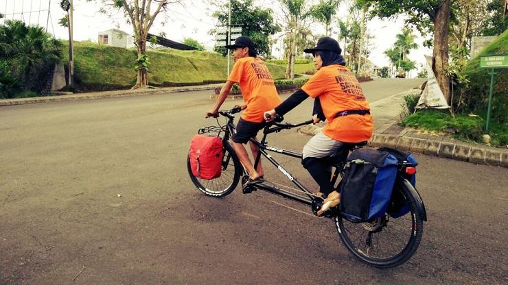 Naik Sepeda Tandem, Pasangan Asal Malang Bakal Keliling Dunia Kampanyekan Kerukunan Umat B