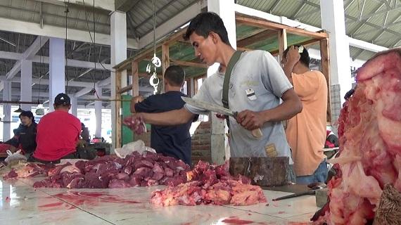 Stok Daging Sapi Terbatas, Pedagang di Poso Menjerit