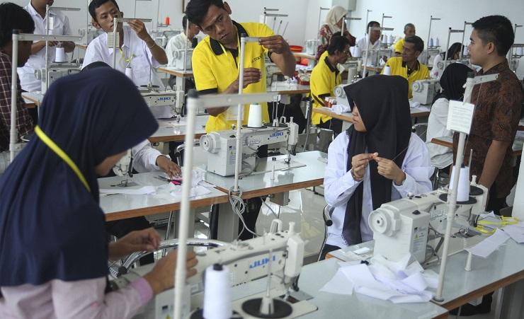 Genjot SDM, Jokowi Janjikan 1.000 Balai Latihan Kerja untuk Santri